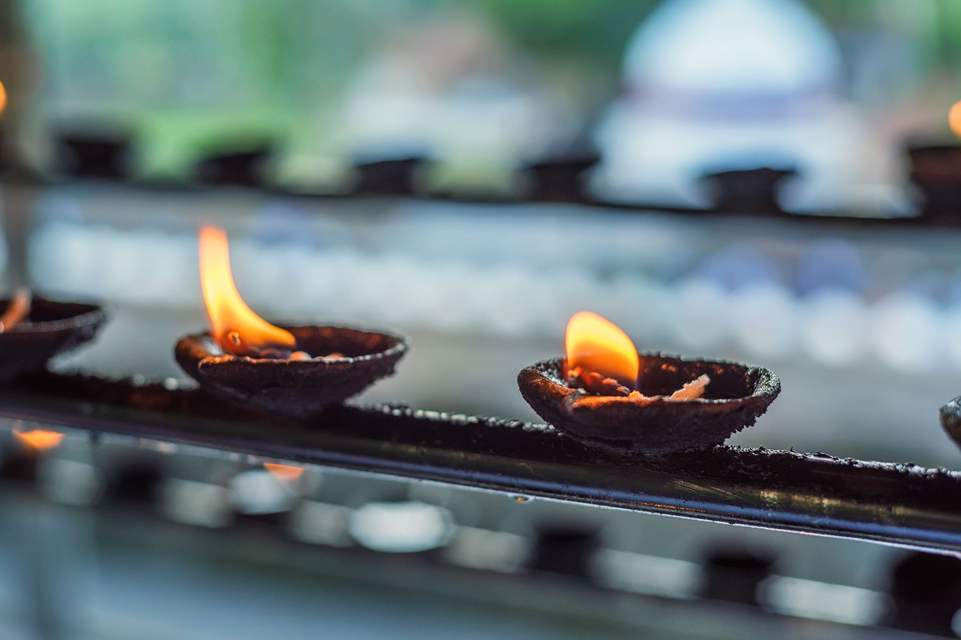 coconut-oil-lamps-in-temple-QNZ5WFT.jpg